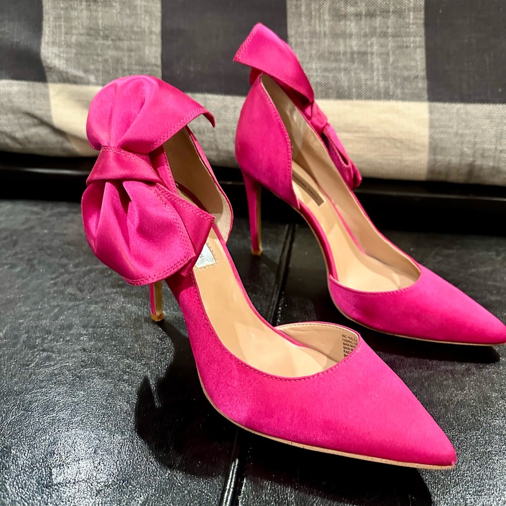 Elegant Pink Bow Heels